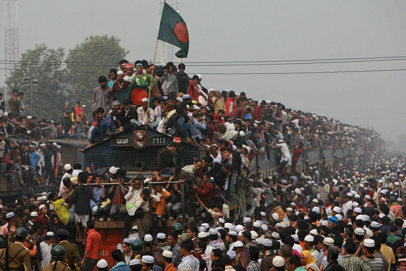 http://twistedsifter.com/2011/01/picture-of-the-day-busiest-train-ever/